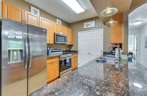 Parkwood Ranch Condominio | Convenient Mesa Condo w/Pool & Hot Tub Access!