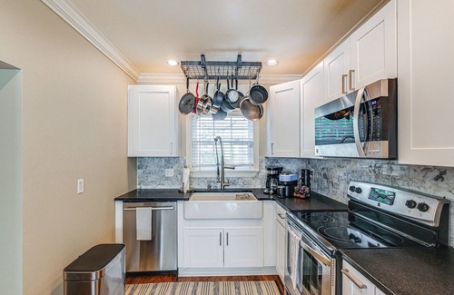 Berry Hill Casa | Convenient Nashville Hub w/Yard, 3 Mi to Downtown