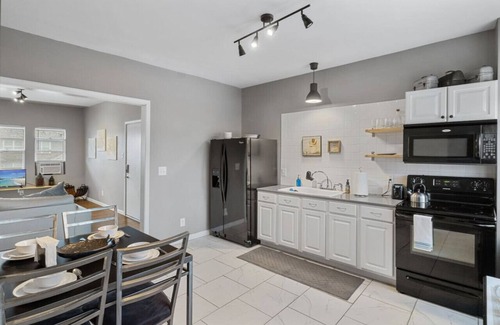 Meridian-Kessler Apartamento | Convenient | Pet & Baby|Near Convention & Hospital