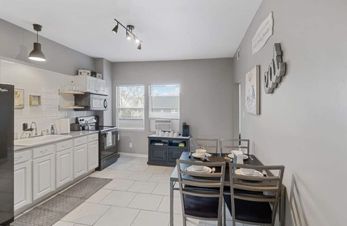 Meridian-Kessler Apartamento | Convenient | Pet & Baby|Near Convention & Hospital