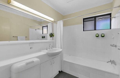 Mount Ommaney Hotel | Convenient self-catering unit