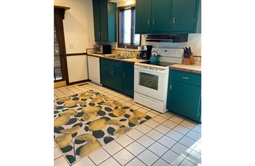 Athens Casa | Convenient, Spacious & Cheerful - The Summitt!