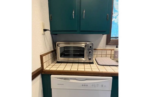 Athens Casa | Convenient, Spacious & Cheerful - The Summitt!