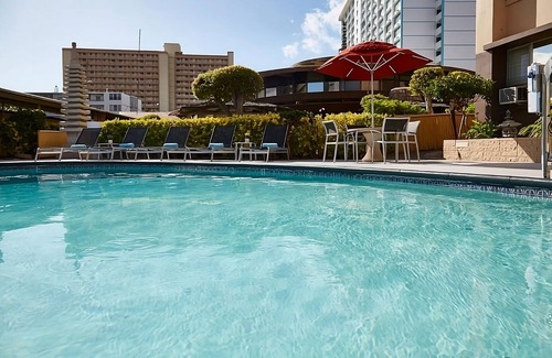 Ala Moana Casa | Convenient Stay in Hawaii! Onsite Pool, Pets Allowed, Close to Ala Wai Promenade