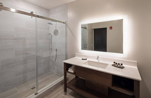 Winters Hotel | Convenient Stay in Winters! Spacious Room, Free Parking, Pet-friendly Hotel!