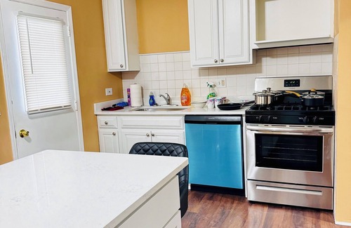 Norma Casa | Convenient Stay near Chicago O’hare Airport King Beds