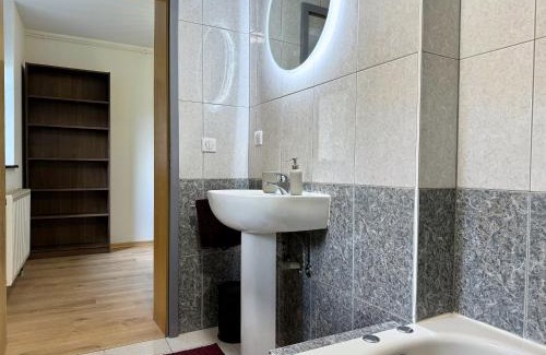 Monswiller Apartamento | Convenient Stay with Private Parking, Smart TV & Bike Trails Nearby