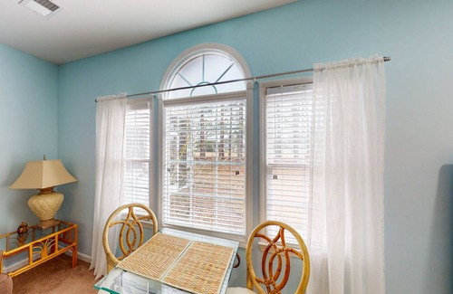 Sea Trail Apartamento | Convenient studio with outdoor pool, patio, central AC & beach access