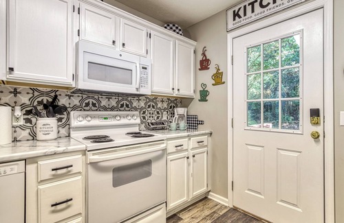 Pigeon Forge Chalet De Esquí | Convenient to Dollywood-Dinner Shows Two Bedroom Two Bathroom- Internet Access