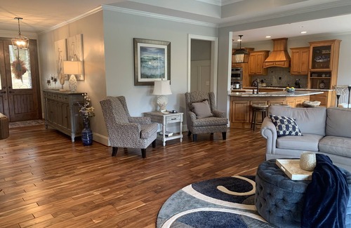 North Augusta Casa | Convenient to Masters Tournament. Home overlooks golf course/water.