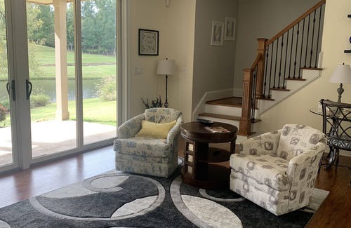 North Augusta Casa | Convenient to Masters Tournament. Home overlooks golf course/water.
