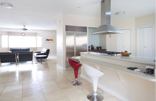 'Aina Haina Casa | Conv a Waikiki 3000 pies cuadrados 4br 2ba casa renovada