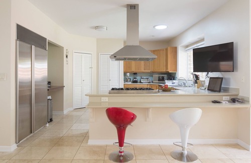 'Aina Haina Casa | Conv a Waikiki 3000 pies cuadrados 4br 2ba casa renovada