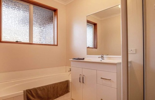 Upper Riccarton Casa | Convenient Westfield House 3bed 2bath