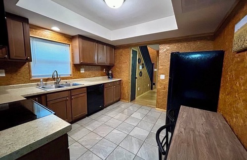 Cape Girardeau Casa | Conveniently Located Modern Home -- Downtown-River-Casino-SEMO-Hospital