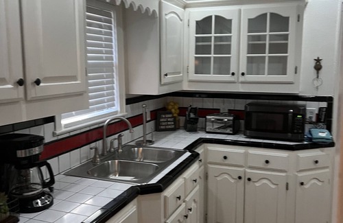 Del Mar Casa | Conveniently located in the heart of downtown Corpus Christi. Family home.