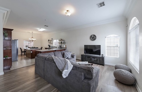 Pumpkin Center Casa | Conveniently Located by 99 Freeway and Freshly Furnished Home!