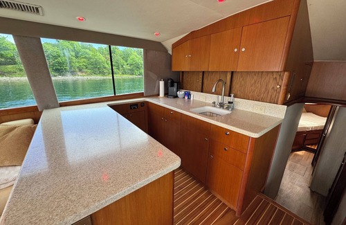 Lunenburg Waterfront Alquiler De Eote | Conveniently located Yacht close to the UNESCO town of Lunenburg, Nova Scotia