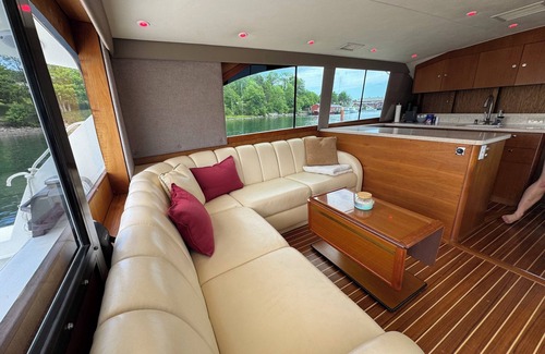 Lunenburg Waterfront Alquiler De Eote | Conveniently located Yacht close to the UNESCO town of Lunenburg, Nova Scotia