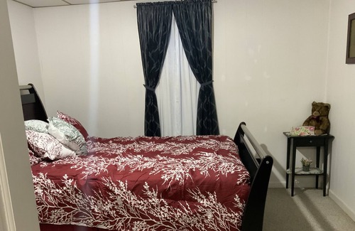 Narvon Otro | Conveniently located country in law suite.