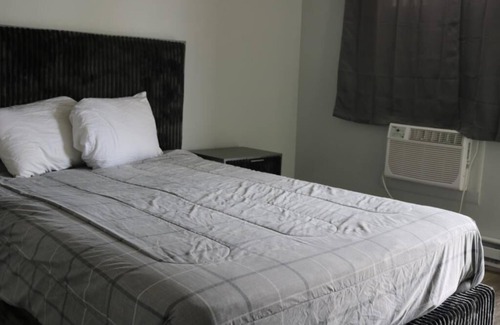 Dalton Hotel | Conveniently located right off highway 81 on 4.5 acres of pure Serenity.