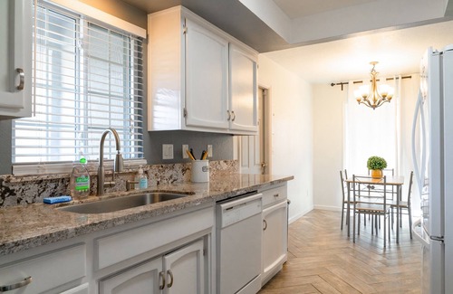 Modesto Casa | Conveniently located: Shopping, restaurants and best location for travel nurses!