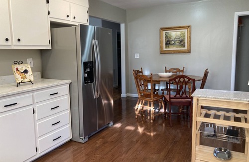 Alcoa Casa | Conveniently located to Knoxville Airport, Great Smoky Mountains, Univ. TN
