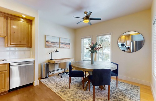Broken Top Casa | Conveniently located townhome with kitchen, kitchenette, balcony & fireplace