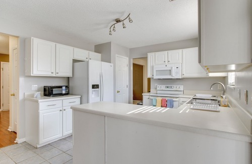 Huntcliff Casa | Conveniently Located Columbia Home w/ Deck & Yard!