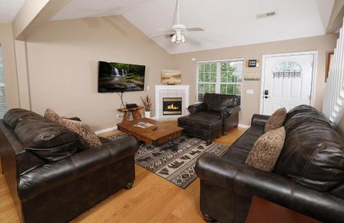 Pigeon Forge Casa | Conveniently located in Pigeon Forge, spacious & clean 3 bedroom!