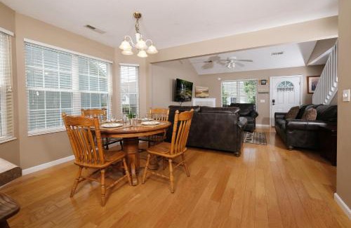 Pigeon Forge Casa | Conveniently located in Pigeon Forge, spacious & clean 3 bedroom!