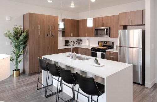 Rio Grande Apartamento | Convention Ctr Luxury 1BR Pool Gym Hot Tub