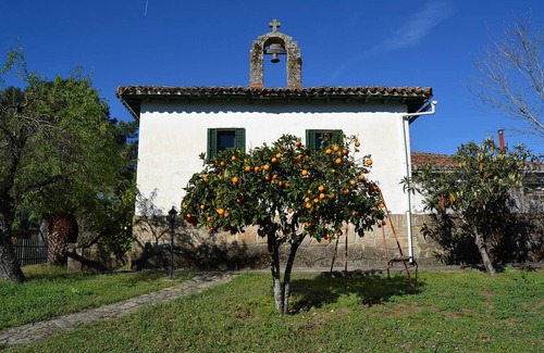 Guisando Villa | Casa de escuela convertida con piscina privada. Sierra De Gredos, Castilla Leon