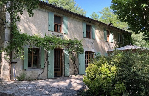 Valernes Casa | Hermoso molino de agua renovado con WiFi y ofertas de última hora