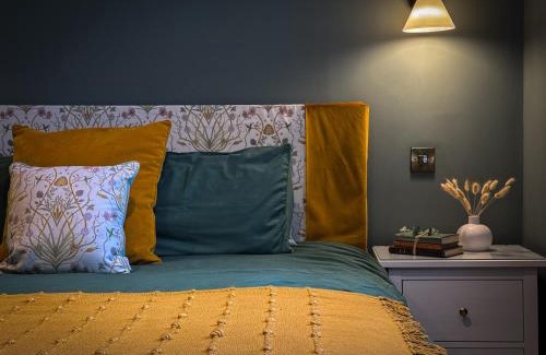 Llaneilian Casa | Converted Welsh Sunday School with Sea View & Garden on Anglesey - Dog Friendly