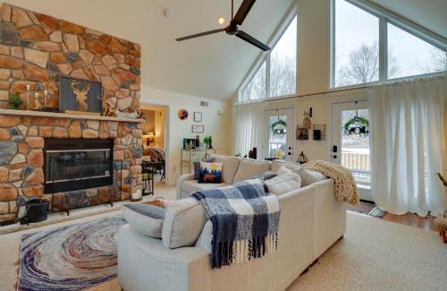 Albrightsville Casa | Conways Cabin Poconos Getaway with Game Room!