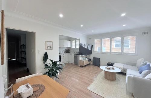Coogee Casa | Coogee Sunrise shared Apt with Parking, Balcony & Work Desk