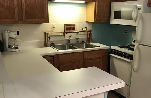 Baxter Cabina | Cookeville-Center Hill-FAMILY or FISHING Vacation-SLEEPS 8-Lake Access-NICE