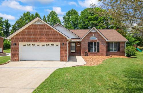 Cookeville Casa | Cookeville Family Retreat 3BR Home with Yard Close to TTU & Town