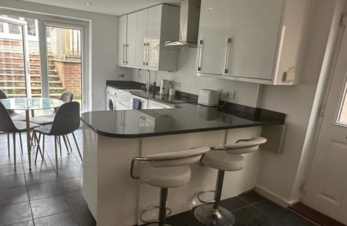 Cookham Dean Cabaña | Cookham Stunning Two Bedroom Cottage & Garden Office