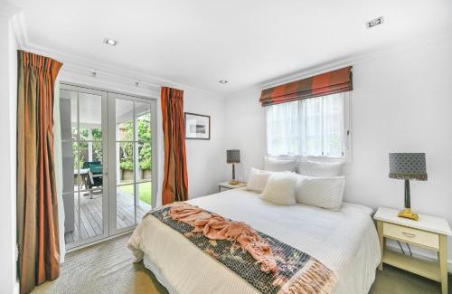 Russell Casa | Cooks Cottage 2-4 Bedroom- Russell Cottages Collection