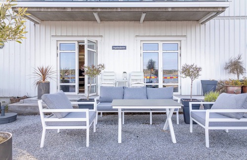 Marstrand Apartamento | Cool 2-bedroom apartment in Marstrand with patio just by the quay and seaview