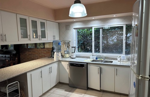 Don Torcuato Casa | Cool 4-bedroom chalet in Don Torcuato with WiFi access