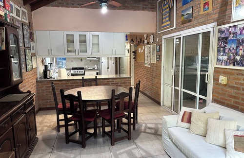 Don Torcuato Casa | Cool 4-bedroom chalet in Don Torcuato with WiFi access