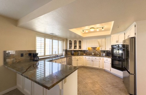Spring Valley Lake Casa | Cool 4-bedroom house with AC in Victorville- Pool Table, On the Lake