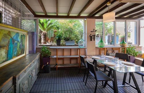 Voula Apartamento | Cool ambiance, 2Brs , Private Garden & Parking