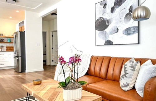 San Anselmo Apartamento | Cool and Classy Steps to Downtown