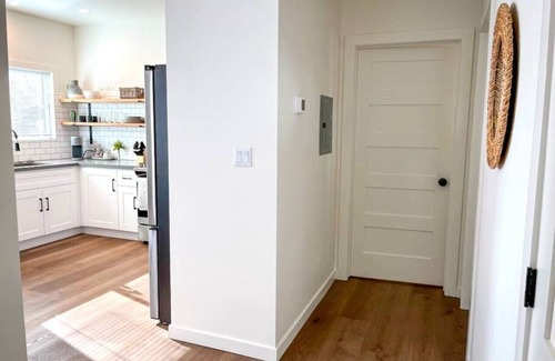 San Anselmo Apartamento | Cool and Classy Steps to Downtown