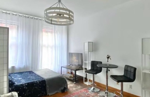 East Village Apartamento | Cool apartment in vibrant NYC neighborhood