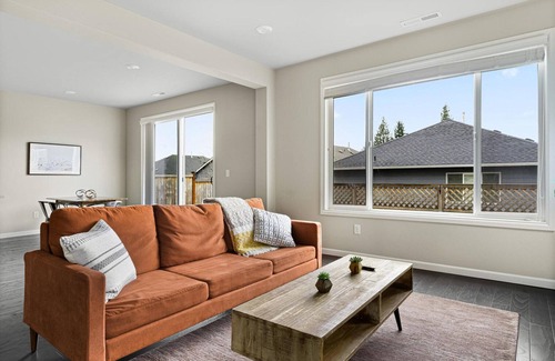 North Creek Casa | Cool Bothell 4BR w/ W/D, nr Green Spaces, Dining & Shops, by Blueground